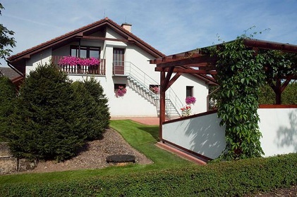 Chalupa s baz�nem - �esk� r�j a Podkrkono��