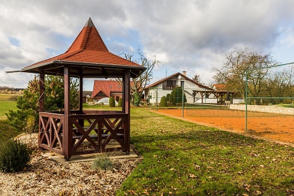 Chalupa s baz�nem - �esk� r�j a Podkrkono��