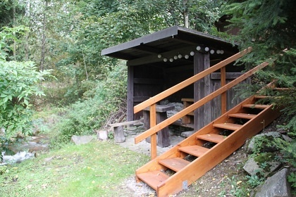 Chalupa s vnit�n�m baz�nem - Studen� vrch