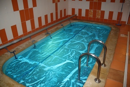 Chalupa s vnit�n�m baz�nem - Studen� vrch