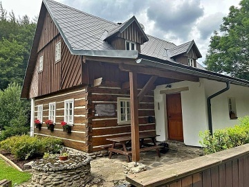 Chalupa s vnit�n�m baz�nem - Studen� vrch