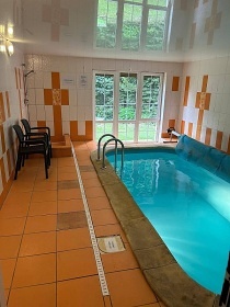 Chalupa s vnit�n�m baz�nem - Studen� vrch