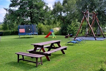 Chalupa s baz�nem - u p�ehrady Lipno - ji�n� �echy