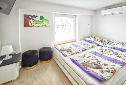 Chalupa s baz�nem - P�lavsk� vrchy - ji�n� Morava