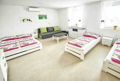 Chalupa s baz�nem - P�lavsk� vrchy - ji�n� Morava