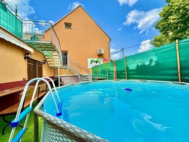 Chalupa s baz�nem - P�lavsk� vrchy - ji�n� Morava