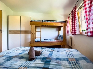 Chalupa a baz�n - Slezsk� Harta - Re�ovsk� vodop�dy