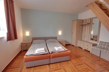 Farm��sk� penzion s baz�nem - Vrchlab� - Krkono�e