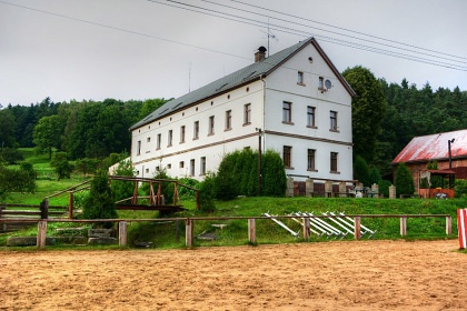 Chalupa jízdárna a koně - Oleška - Jetřichovice