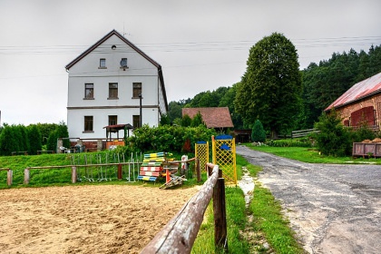 Chalupa jízdárna a koně - Oleška - Jetřichovice