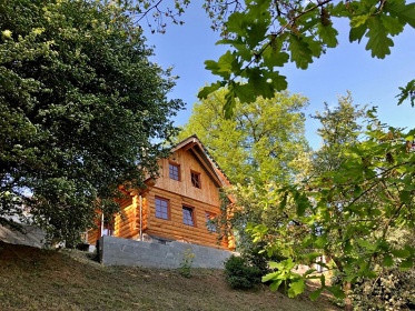 Srub u �eky Oh�e - hrad Loket - Karlovy Vary