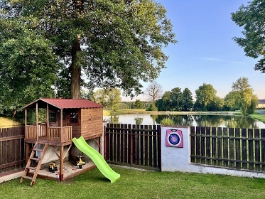 Chalupa a koupac� sud - hrad Choustn�k - T�bor