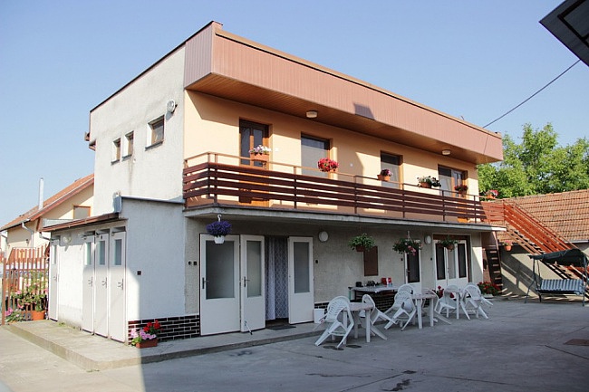 Rekrea�n� d�m s apartm�ny - term�ly Ve�k� Meder