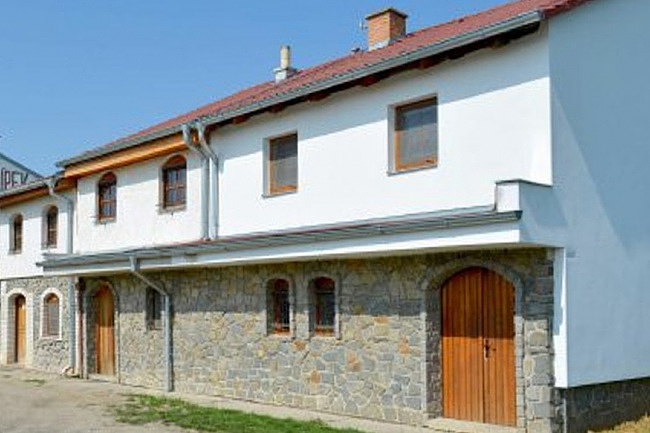 Chalupa a vinn sklep - Mikulick luh - Slovcko