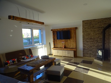 Chata koupac� sud a letn� kuchyn� - B�l� Karpaty