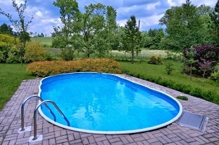 Chalupa s baz�nem - Babi��ino �dol� - hrad V�zmburk