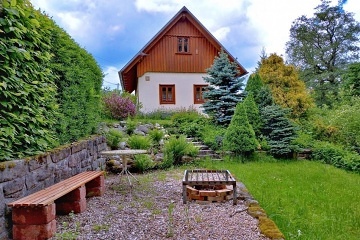 Chalupa s bazénem - Babiččino údolí - hrad Vízmburk