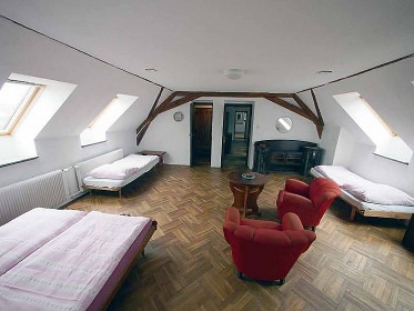 Chalupa s baznem jin echy - Orlk - Psek