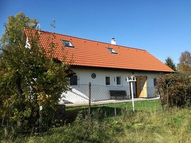 Jiho�esk� chalupa s baz�nem - Vesel� nad Lu�nic�